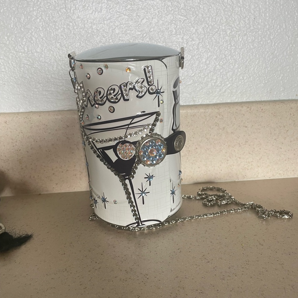 Road flair purse.
